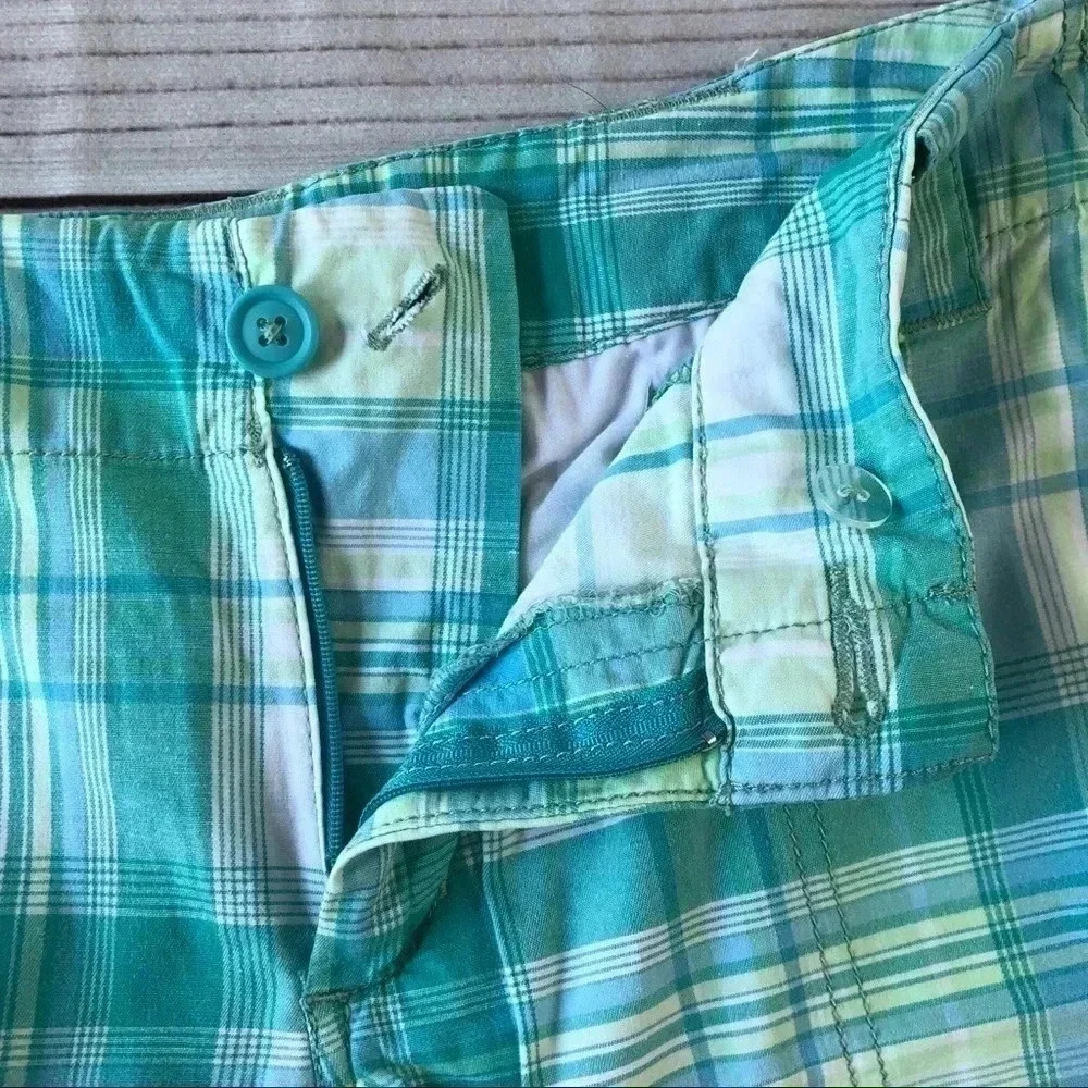 St. John's Bay Plaid Shorts Women 10P Green Teal Petite Stretch Casual Summer - Picture 8 of 13
